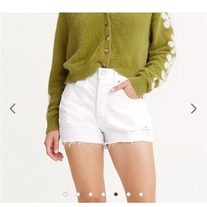 White Levi’s 501 short size 26!